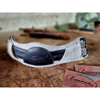 Essence Filzsattelgurt grau